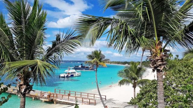 Punta Cana: Ganztägige Bootsfahrt zur Insel Catalina mit Mittagessen — Guided tour and outdoor activity