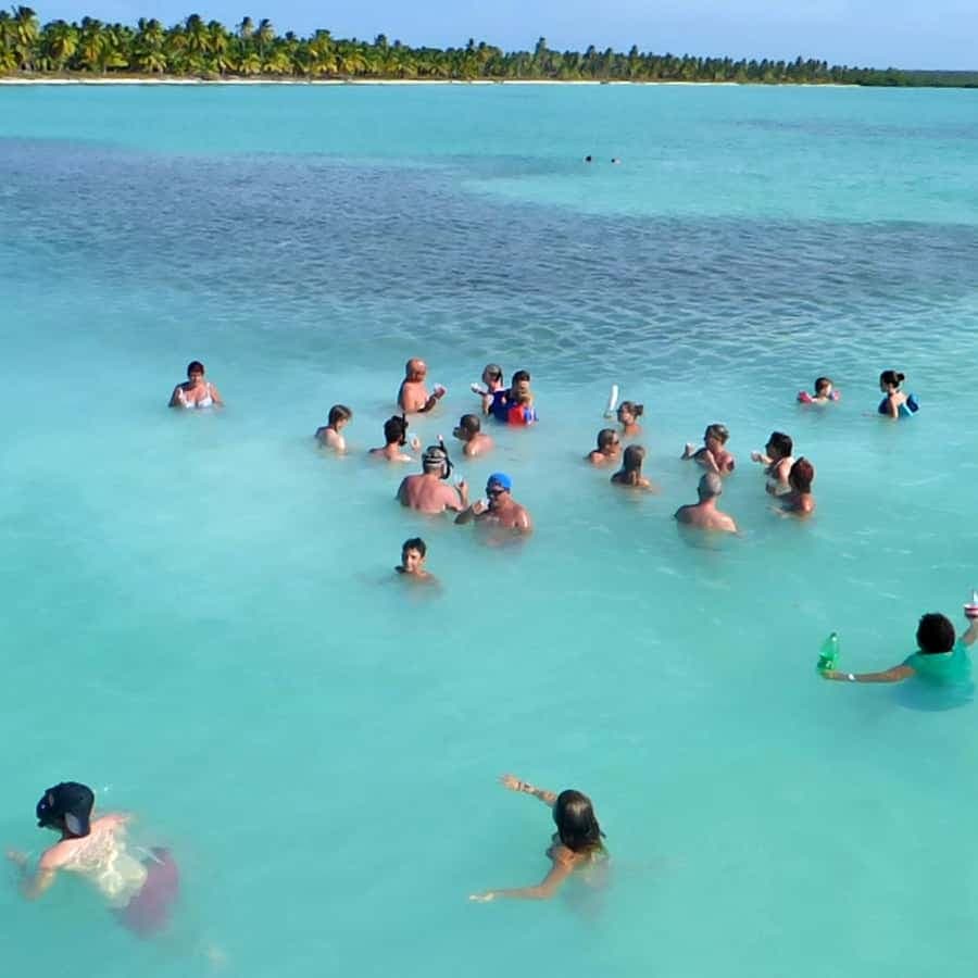 Santo Domingo: Tour zur Insel Saona mit dem Katamaran oder dem Schnellboot — Guided tour and outdoor activity