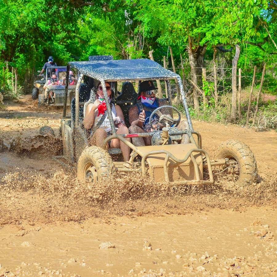 Bayahibe Tour ATV Ride 4 x 4 Hotel vyzvednutí — Guided tour and outdoor activity