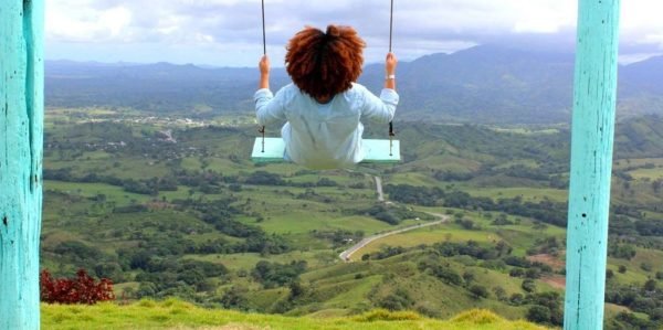 Zip Line Playa Esmeralda mit dem Berg Redonda